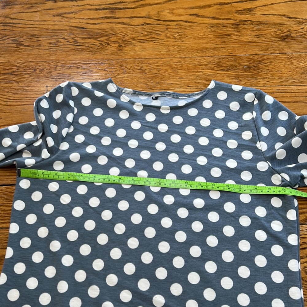 Gray polka dot soft knit dress, short sleeve.  Size XL.  No brand tag. - Picture 4 of 8
